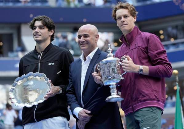 TENNIS 2024: US Open Sept. 08 September 8,2024: Andre Agassi joins the trophy ceremony after Jannik Sinner (ITA) (right) defeated Taylor Fritz (USA) 6-3, 6-4, 7-5, at the US Open being played at Billie Jean King National Tennis Center in Flushing, Queens, NY. ÂGrace Schultz CSM (Credit Image: Grace Schultz Cal Media) Flushing, Queens Ny USA EDITORIAL USE ONLY Copyright: xx ZUMA-20240908_zma_c04_324.jpg GracexSchultzx csmphotothree292323
