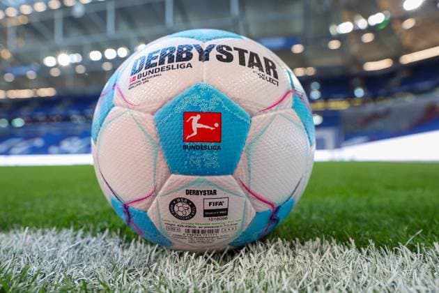 2. Bundesliga - FC Schalke 04 - Hertha BSC Berlin am 05.10.2024 in der Veltins-Arena auf Schalke Derbystar by select Bundesliga Spielball - Feature, Symbol, Symbolfoto, charakteristisch, Detail
