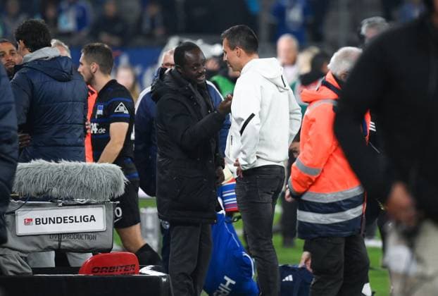 Ben Manga (Sportdirektor Schalke 04), li., nach dem Spiel mit Jakob Fimpel (Interimstrainer FC Schalke 04) 05.10.2024, Fussball 2. Bundesliga, 8. Spieltag, Saison 2024 2025 FC Schalke 04 - Hertha BSC 2:2 Gelsenkirchen Veltins Arena Nordrhein Westfalen Deutschland