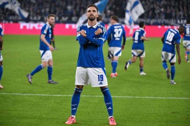 Jubel Kenan Karaman (FC Schalke 04) 05.10.2024, Fussball 2. Bundesliga, 8. Spieltag, Saison 2024 2025 FC Schalke 04 - Hertha BSC 2:2 Gelsenkirchen Veltins Arena Nordrhein Westfalen Deutschland
