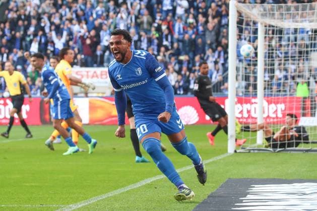 06.10.2024, xgox, Fussball - 2.Bundesliga, 1.FC Magdeburg - SpVgg Greuther Fuerth emspor, v.l. Xavier Amaechi (Magdeburg, 20) jubelt nach dem 1:0 durch Mohammed El Hankouri (Magdeburg, 11) (DFL DFB REGULATIONS PROHIBIT ANY USE OF PHOTOGRAPHS as IMAGE SEQUENCES and or QUASI-VIDEO) Magdeburg