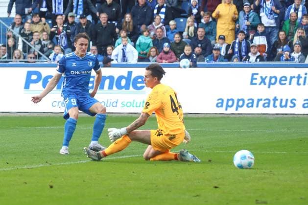 06.10.2024, xgox, Fussball - 2.Bundesliga, 1.FC Magdeburg - SpVgg Greuther Fuerth emspor, v.l. Martijn Kaars (Magdeburg, 9) mit Tor zum 2:0 (DFL DFB REGULATIONS PROHIBIT ANY USE OF PHOTOGRAPHS as IMAGE SEQUENCES and or QUASI-VIDEO) Magdeburg