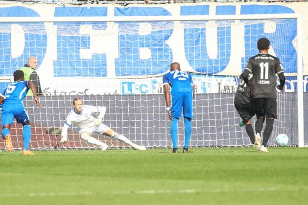 06.10.2024, xgox, Fussball - 2.Bundesliga, 1.FC Magdeburg - SpVgg Greuther Fuerth emspor, v.l. Julian Green (Fuerth, 37) trifft per Elfmeter zum 2:1 (DFL DFB REGULATIONS PROHIBIT ANY USE OF PHOTOGRAPHS as IMAGE SEQUENCES and or QUASI-VIDEO) Magdeburg