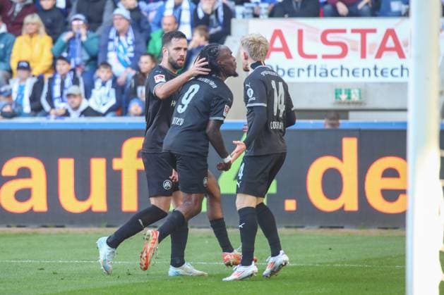06.10.2024, xgox, Fussball - 2.Bundesliga, 1.FC Magdeburg - SpVgg Greuther Fuerth emspor, v.l.Jubel nach dem 2:2 durch Noel Futkeu (Fuerth, 9) (DFL DFB REGULATIONS PROHIBIT ANY USE OF PHOTOGRAPHS as IMAGE SEQUENCES and or QUASI-VIDEO) Magdeburg