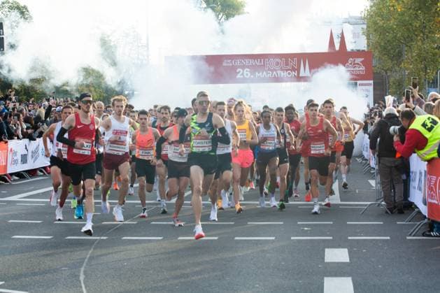 Sport Themen der Woche KW40 Sport Bilder des Tages Cologne Traditional Marathon 2024 Thousands of people take part in the traditional Cologne Marathon in Cologne, Germany, on October 6, 2024. cologne Germany  Copyright: xYingxTangx originalFilename:tang-notitle241006_nppyI.jpg