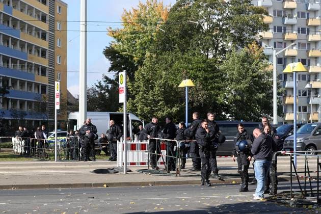 Braunschweig vs. Hannover, 2. BL Braunschweig, 06.10.2024, FUßBALL - Eintracht Braunschweig vs. Hannover 96, 2. BL, Saison 2024 25. Polizeiaufgebot beim Niedersachsen-Derby (Eintracht Braunschweig-Hannover 96) Braunschweig