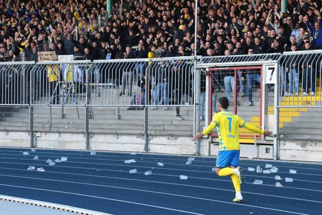 Braunschweig vs. Hannover, 2. BL Braunschweig, 06.10.2024, FUßBALL - Eintracht Braunschweig vs. Hannover 96, 2. BL, Saison 2024 25. Fabio Kaufmann (Eintracht Braunschweig) jubelt nach seinem Tor zum 1:0 Braunschweig