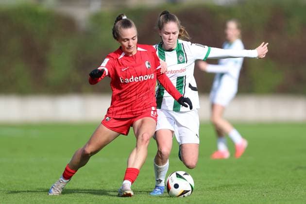 Nora Scherer (SC Freiburg U20) und Suus van der Drift (Borussia Mönchengladbach) im Zweikampf waehrend des Spiels der 2. Frauen Bundesliga zwischen Borussia Mönchengladbach und SC Freiburg, Grenzlandstadion am 06. October 2024 in Mönchengladbach, Deutschland. (Foto von Oliver Kaelke DeFodi Images) +++ Nora Scherer (SC Freiburg U20) und Suus van der Drift (Borussia Mönchengladbach) battle for the ball during the 2. Frauen Bundesliga match between Borussia Mönchengladbach and SC Freiburg at Grenzlandstadium on October 6, 2024 in Mönchengladbach, Germany. (Photo by Oliver Kaelke DeFodi Images) DFL regulations prohibit any use of photographs as image sequences and or quasi-video. Defodi-003_678_2024_10_06_OK_BMGSCF_0585