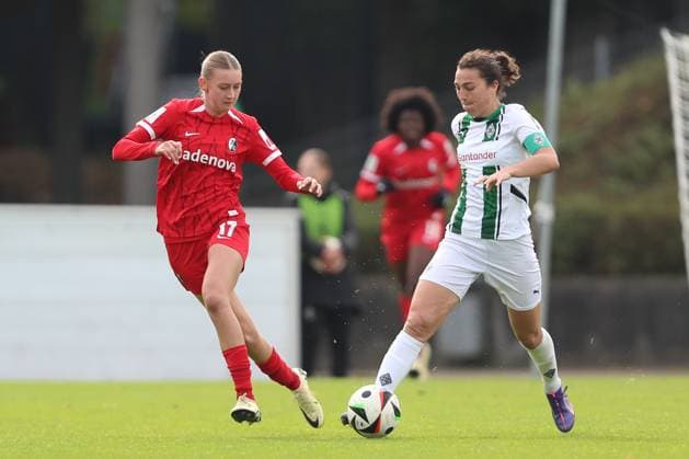 Weena Simmen (SC Freiburg U20) und Kristina Bartsch (Borussia Mönchengladbach) im Zweikampf waehrend des Spiels der 2. Frauen Bundesliga zwischen Borussia Mönchengladbach und SC Freiburg, Grenzlandstadion am 06. October 2024 in Mönchengladbach, Deutschland. (Foto von Oliver Kaelke DeFodi Images) +++ Weena Simmen (SC Freiburg U20) und Kristina Bartsch (Borussia Mönchengladbach) battle for the ball during the 2. Frauen Bundesliga match between Borussia Mönchengladbach and SC Freiburg at Grenzlandstadium on October 6, 2024 in Mönchengladbach, Germany. (Photo by Oliver Kaelke DeFodi Images) DFL regulations prohibit any use of photographs as image sequences and or quasi-video. Defodi-003_678_2024_10_06_OK_BMGSCF_0996