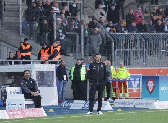 Cheftrainer Stefan Leitl (Hannover 96) enttaeuscht Fussball, Herren, Saison 2024 2025 2.BL, Eintracht Stadion, Eintracht Braunschweig gegen Hannover 96, Niedersachsenderby, 2-0 DFL REGULATIONS PROHIBIT ANY USE OF PHOTOGRAPHS AS IMAGE SEQUENCES AND OR QUASI-VIDEO.