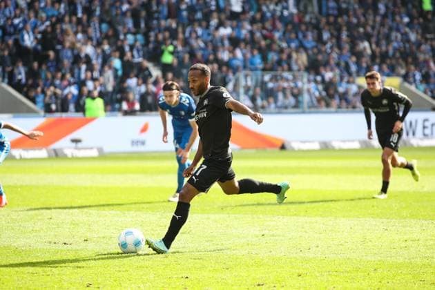 Torschütze Julian Green (SpVgg Greuther Fürth,37) trifft per Elfmeter zum 2-1 - 2. Fussball Bundesliga Saison 2024-2025 1. FC Magdeburg vs. SpVgg Greuther Fürth in der Avnet Arena in Magdeburg - Aktion,Fußball,Mann,Männer,Deutschland,06.10.2024