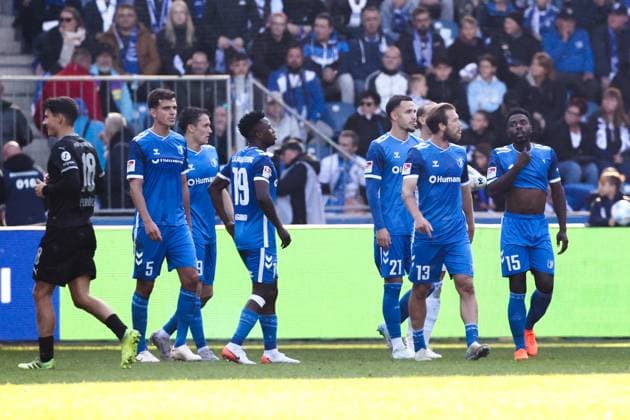 v.l. Tobias Müller (1. FC Magdeburg,5), Martijn Kaars (1. FC Magdeburg,9), Daniel Heber (1. FC Magdeburg,15), Falko Michel (1. FC Magdeburg,21), Connor Krempicki (1. FC Magdeburg,13), Daniel Heber (1. FC Magdeburg,15) - Torschütze Noel Futkeu (SpVgg Greuther Fürth,9) trifft zum 2-2 - 2. Fussball Bundesliga Saison 2024-2025 1. FC Magdeburg vs. SpVgg Greuther Fürth in der Avnet Arena in Magdeburg - Aktion,Fußball,Mann,Männer,Deutschland,06.10.2024