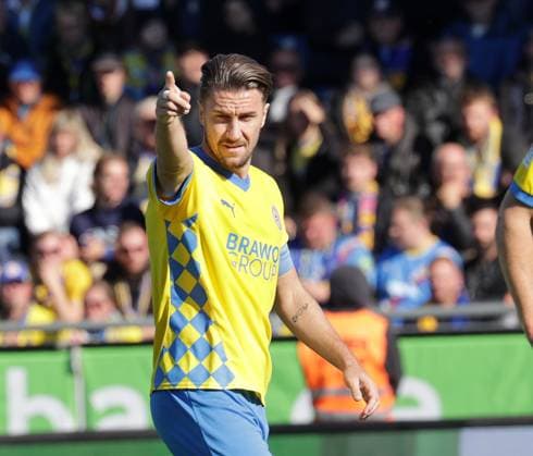 Ermin Bicakcic (Eintracht Braunschweig) Fussball, Herren, Saison 2024 2025 2.BL, Eintracht Stadion, Eintracht Braunschweig gegen Hannover 96, Niedersachsenderby, 2-0 DFL REGULATIONS PROHIBIT ANY USE OF PHOTOGRAPHS AS IMAGE SEQUENCES AND OR QUASI-VIDEO.
