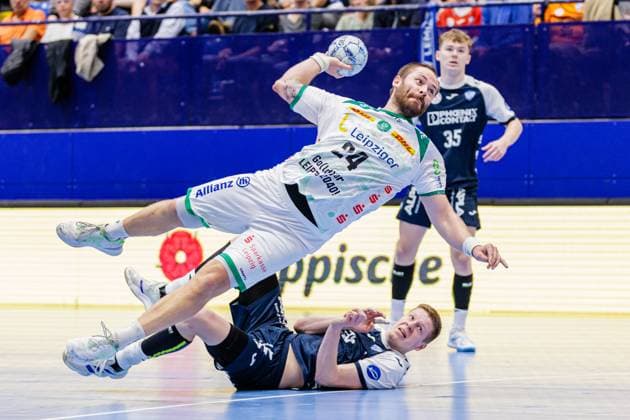 Sport Themen der Woche KW40 Sport Bilder des Tages v.l. Moritz Preuss (SC DHfK Leipzig, 24), Niels Gerardus Verteijnen (TBV Lemgo Lippe, 25) GER, TBV Lemgo Lippe vs. SC DHfK Leipzig, Handball, 1. Bundesliga, 5. Spieltag, Spielzeit 2024 2025, 06.10.2024 GER, TBV Lemgo Lippe vs. SC DHfK Leipzig, Handball, 1. Bundesliga, 5. Spieltag, Spielzeit 2024 2025, 06.10.2024 Lemgo *** v l Moritz Preuss SC DHfK Leipzig, 24 , Niels Gerardus Verteijnen TBV Lemgo Lippe, 25 GER, TBV Lemgo Lippe vs SC DHfK Leipzig, Handball, 1 Bundesliga, Matchday 5, Season 2024 2025, 06 10 2024 GER, TBV Lemgo Lippe vs SC DHfK Leipzig, Handball, 1 Bundesliga, Matchday 5, Season 2024 2025, 06 10 2024 Lemgo Copyright: xEibner-Pressefotox xJanxRollingerx EP_JSK