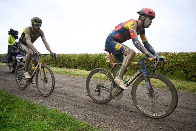 Paris-Tours cycling race 2024 TOURS, FRANCE - OCTOBER 06 : Vacek Mathias (CZE) of Lidl - Trek and Laporte Christophe (FRA) of Team Visma Lease a Bike during the UCI Pro Series Paris-Tours cycling race with start in Chartres and finish in Tours (214km) on October 6, 2024 in Tours, France, 06 10 2024 Tours France  Copyright: xPeterxDexVoechtx