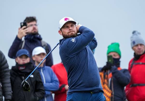 Tyrrell Hatton plays his tee shot at the 16th hole. Alfred Dunhill Links Championship 2024, Day Four, Golf, Old Course, St Andrews, Scotland, UK - 06 Oct 2024  Copyright: xStuartxWallace Shutterstockx 14758266bi
