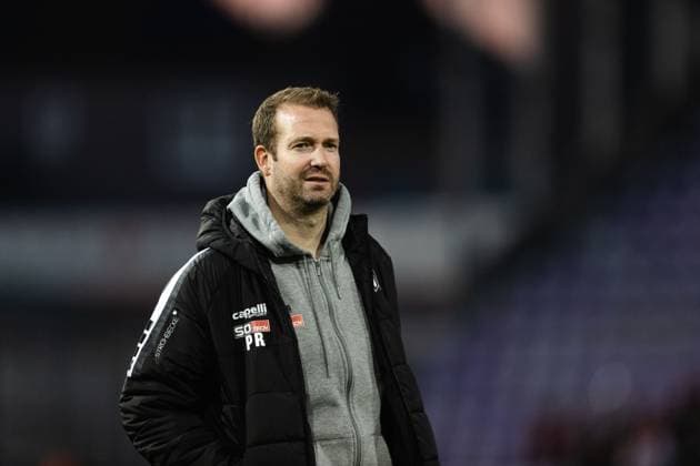 3. Liga - VfL Osnabrück - VfB Stuttgart II am 06.10.2024 an der Bremer Brücke in Osnabrück Trainer Pit Reimers (Osnabrueck) vor dem Spiel