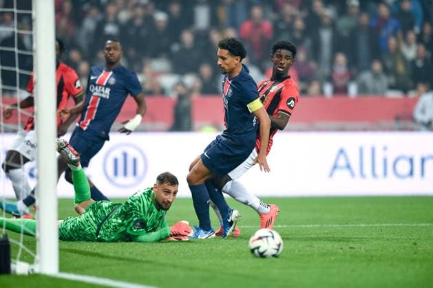 Fußball, OGC Nizza - Paris St. Germain OGC Nice v Paris Saint-Germain - Ligue 1 MCDonald s 2024 2025 01 Gianluigi DONNARUMMA (psg) - 05 MARQUINHOS (psg) - 25 Mohamed-Ali CHO (ogcn) during the Ligue 1 MCDonald s match between Nice and Paris at Allianz Riviera Stadium on October 6, 2024 in Nice, France. Nice France  Copyright: xFEPx 776218850