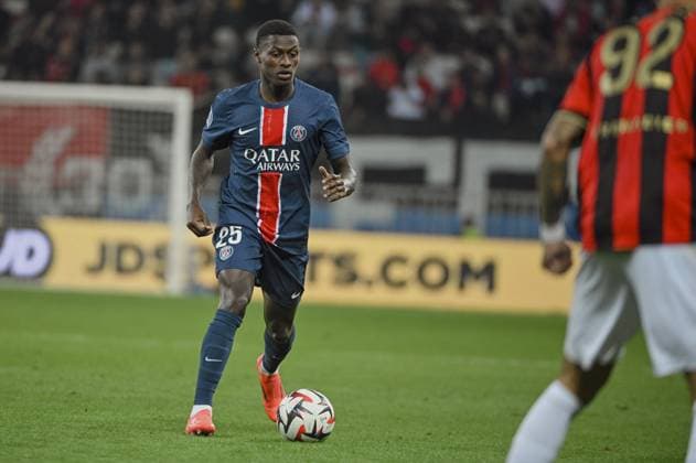 Fußball, OGC Nizza - Paris St. Germain Defender MENDES Nuno (Paris Saint-Germain). OGC Nice vs Paris Saint Germain, J7, Ligue 1 Mcdonalds in Allianz Riviera Stadium, NICE, France, on 06 October, 2024. FOOTBALL : OGC Nice vs PSG - Ligue 1 - J7- 10 06 24 FredDides Panoramic 