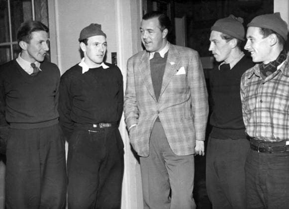 SWITZERLAND SAINT MORITZ 1948-01. Orig. caption... THE WINTER OLYMPICS. Prince Bertil together with the victorious quadrupeds in 18 km.: fr.v. Mora-Nisse, Gunnar Eriksson, Prins Bertil, Martin Lundström & Nils Östensson. Note Skiers Top hats Caps CD355 persons: NILS MORA-NISSE KARLSSON;BERTIL, PRINCE OF SWEDEN;NILS ÖSTENSSON;MARTIN LUNDSTRÖM;GUNNAR ERIKSSON sites: SCHWEIZ;SANKT MORITZ;SWEDER* PhotoDate:1948-01-?? SANKT MORITZ SWITZERLAND OS sp_sw x5600x *** SWITZERLAND SAINT MORITZ 1948 01 Orig caption THE WINTER OLYMPICS Prince Bertil together with the victorious quadrupeds in 18 km fr v Mora Nisse, Gunnar Eriksson, Prins Bertil, Martin Lundström Nils Östensson Note Skiers Top hats Caps CD355 persons NILS MORA NISSE KARLSSON BERTIL, PRINCE OF SWEDEN NILS ÖSTENSSON MARTIN LUNDSTRÖM GUNNAR ERIKSSON sites SCHWEIZ SANKT MORITZ SWEDER PhotoDate 1948 01 SANKT MORITZ SWITZERLAND OS sp sw x5600x  Copyright: xx 1948 WINTER OLYMPICS IN SAINT MORITZ