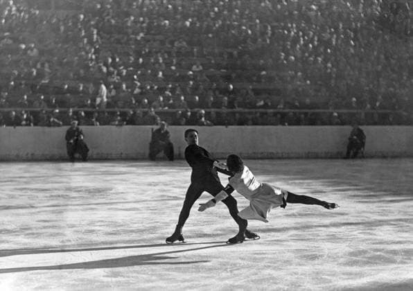 GERMANY GARMISCH-PARTENKIRCHEN 1936-02. Orig. caption... OLYMPIC WINTERSPIELE IN GARMISCH 1936. Das ungarische meisterpaar Rotter-Szollas wurden die dritten olympischen Sieger. Garmisch-Partenkirchen Germany KONSTAKNING x5600x *** GERMANY GARMISCH PARTENKIRCHEN 1936 02 Orig caption OLYMPIC WINTER GAMES IN GARMISCH 1936 The Hungarian champion couple Rotter Szollas became the third Olympic winners Garmisch Partenkirchen Germany KONSTAKNING x5600x  Copyright: xRiebicke SVTx 1936 WINTER OLYMPICS