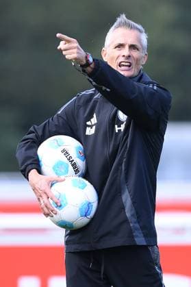 Fußball 2. Bundesliga Training FC Schalke 04 am 07.10.2024 auf dem Trainingsgelände an der Veltins Arena in Gelsenkirchen Kees van Wonderen ( Trainer Cheftrainer Schalke )