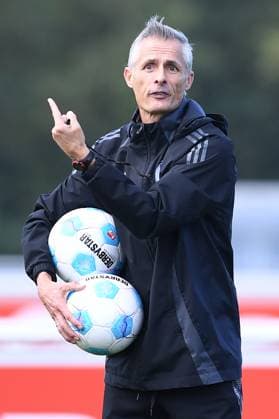 Fußball 2. Bundesliga Training FC Schalke 04 am 07.10.2024 auf dem Trainingsgelände an der Veltins Arena in Gelsenkirchen Kees van Wonderen ( Trainer Cheftrainer Schalke )