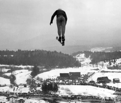 USA LAKE PLACID 1932-02. Orig. caption... THE SWEDISH ENTRY TAKES OFF. Sven Eriksson of Sweden taking off in the Olympic Ski jumping, Skispringen, Ski, nordisch events yesterday at Lake Placid, N.Y., which were won by Johan Grottumsbraaten of Norway. Note S Eriksson (before 1939), then Selanger Olympics 1932 in Lake Placid Winter Olympics Ski jumping Back pictures Heights Jump CD356 persons: SVEN ERIKSSON sites: SWEDEN*;LAKE PLACID;USA LAKE PLACID USA OS sp_sw x5600x *** USA LAKE PLACID 1932 02 Orig caption THE SWEDISH ENTRY TAKES OFF Sven Eriksson of Sweden taking off in the Olympic ski jumping events yesterday at Lake Placid, N Y , which were won by Johan Grottumsbraaten of Norway Note S Eriksson before 1939 , then Selanger Olympics 1932 in Lake Placid Winter Olympics Ski jumping Back pictures Heights Jump CD356 persons SVEN ERIKSSON sites SWEDEN LAKE PLACID USA LAKE PLACID USA OS sp sw x5600x  Copyright: xx SVEN ERIKSSON IN THE 1932 Olympics
