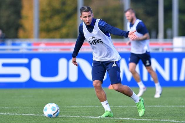Fußball 2. Bundesliga Training FC Schalke 04 am 07.10.2024 auf dem Trainingsgelände an der Veltins Arena in Gelsenkirchen Paul Seguin ( Schalke )