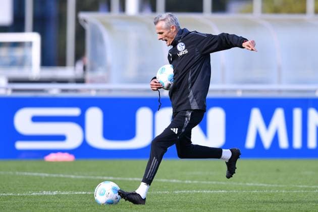 Fußball 2. Bundesliga Training FC Schalke 04 am 07.10.2024 auf dem Trainingsgelände an der Veltins Arena in Gelsenkirchen Kees van Wonderen ( Trainer Cheftrainer Schalke )
