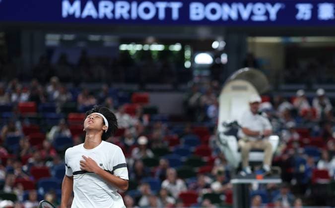 (241007) -- SHANGHAI, Oct. 7, 2024 -- Zhou Yi of China reacts during the men s singles round of 64 match against Frances Tiafoe of the United States at the ATP, Tennis Herren World Tour Shanghai Masters tennis tournament in Shanghai, east China, Oct. 7, 2024. ) (SP)CHINA-SHANGHAI-TENNIS-ATP TOUR-SHANGHAI MASTERS(CN) BaixXuefei 