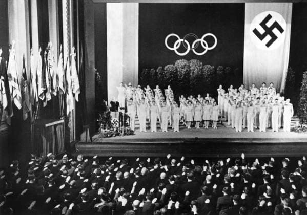 GERMANY BERLIN 1936. Orig. caption... DIE VEREIDIGUNG DER DEUTSCHE OLYMPIA-KÄMPFER. Im Deutschen Opernhaus in Charlottenburg wurden heute die teilnehmer an der Olympiade 1936 in Anwesenheit zährlicher Ehrengäste durch den Reichssportführer von Tschammer und Osten vereidigt. Berlin Germany OS x5600x *** GERMANY BERLIN 1936 Orig caption THE SWEDDING OF THE GERMAN OLYMPIC FIGHTERS In the German Opera House in Charlottenburg, the participants in the 1936 Olympics were sworn in today in the presence of honorable guests by the Reichssportführer von Tschammer and Osten Berlin Germany OS x5600x  Copyright: xRobertxSennecke SVTx 1936 WINTER OLYMPICS