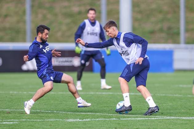 07.10.2024, Fussball, Saison 2024 2025, 2. Bundesliga, Training FC Schalke 04, v. l. Amin Younes (FC Schalke 04), Felipe Sanchez (FC Schalke 04) Gelsenkirchen NRW Deutschland xRHR-FOTOx