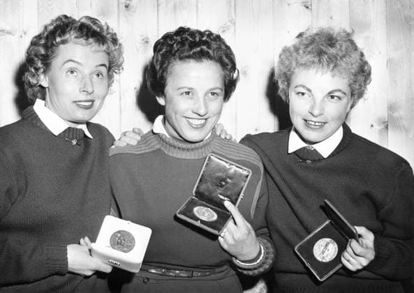ITALY CORTINA 30-01-1956. The three medalists in the women s giant slalom at the 1956 Winter Olympics. From left, Dorotea Hochleitner (Austria), bronze, Ossi Reichert (Germany), gold, and Josefine Frandl (Austria), silver. Cortina Italy OS sp_sw x5600x *** ITALY CORTINA 30 01 1956 The three medalists in the women s giant slalom at the 1956 Winter Olympics From left, Dorotea Hochleitner Austria , bronze, Ossi Reichert Germany , gold, and Josefine Frandl Austria , silver Cortina Italy OS sp sw x5600x  Copyright: xOwexG.xSjöblom SVTx WINTER OLYMPICS 1956