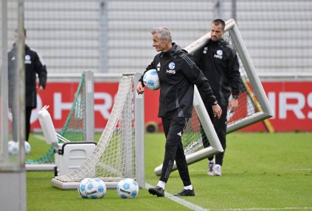 Trainer Kees van Wonderen (FC Schalke 04) 07.10.2024, Fussball Saison 2024 2025, 2. Bundesliga, Training FC Schalke 04 Gelsenkirchen Trainingsgelände Nordrhein Westfalen Deutschland