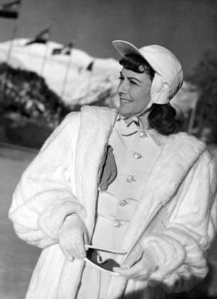 SWITZERLAND SAINT MORITZ 1948-02-05. Paulette Goddard, American film actress, is seen among the spectators at the Olympic Stadium during the men s free skating at the 1948 Winter Olympics. Here she admires compatriot Richard Button s perfect performance. Sankt Moritz Switzerland OS sp_sw x5600x *** SWITZERLAND SAINT MORITZ 1948 02 05 Paulette Goddard, American film actress, is seen among the spectators at the Olympic Stadium during the men s free skating at the 1948 Winter Olympics Here she admires compatriot Richard Button s perfect performance Sankt Moritz Switzerland OS sp sw x5600x  Copyright: xSVTx WINTER OLYMPICS 1948