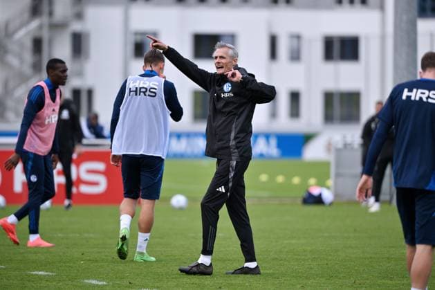 Trainer Kees van Wonderen (FC Schalke 04) 07.10.2024, Fussball Saison 2024 2025, 2. Bundesliga, Training FC Schalke 04 Gelsenkirchen Trainingsgelände Nordrhein Westfalen Deutschland