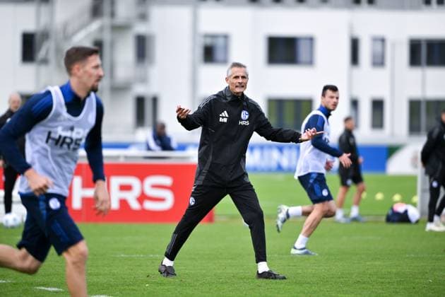 Trainer Kees van Wonderen (FC Schalke 04) 07.10.2024, Fussball Saison 2024 2025, 2. Bundesliga, Training FC Schalke 04 Gelsenkirchen Trainingsgelände Nordrhein Westfalen Deutschland