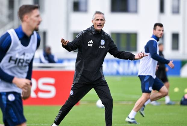 Trainer Kees van Wonderen (FC Schalke 04) 07.10.2024, Fussball Saison 2024 2025, 2. Bundesliga, Training FC Schalke 04 Gelsenkirchen Trainingsgelände Nordrhein Westfalen Deutschland
