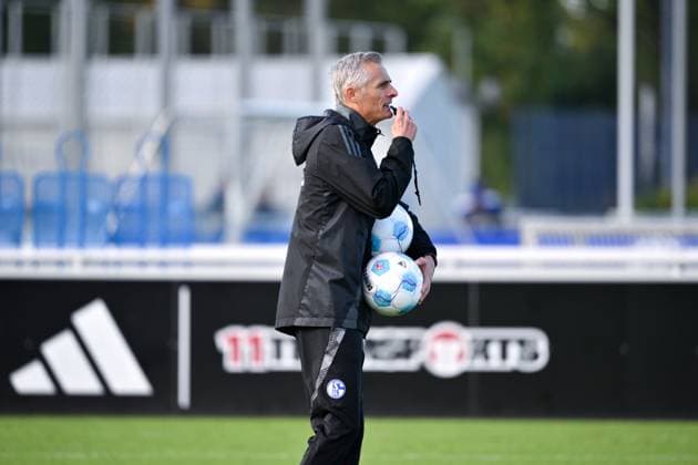 Trainer Kees van Wonderen (FC Schalke 04) 07.10.2024, Fussball Saison 2024 2025, 2. Bundesliga, Training FC Schalke 04 Gelsenkirchen Trainingsgelände Nordrhein Westfalen Deutschland