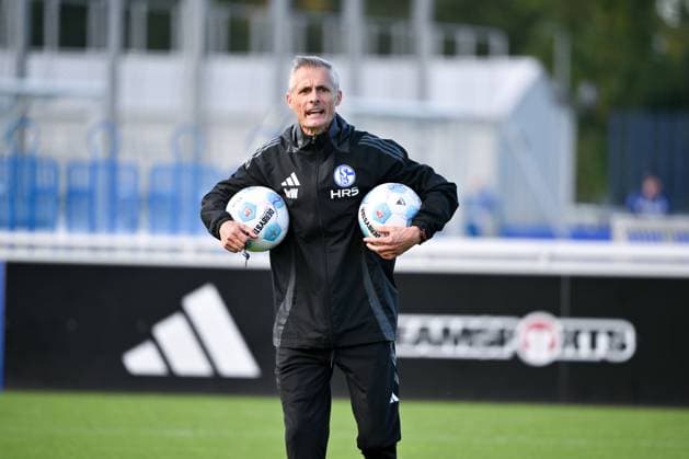 Trainer Kees van Wonderen (FC Schalke 04) 07.10.2024, Fussball Saison 2024 2025, 2. Bundesliga, Training FC Schalke 04 Gelsenkirchen Trainingsgelände Nordrhein Westfalen Deutschland