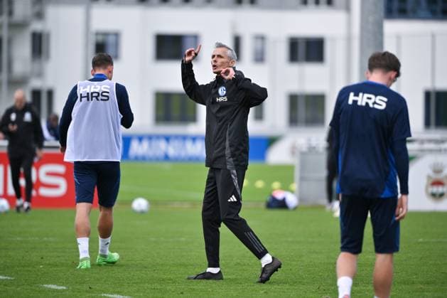 Trainer Kees van Wonderen (FC Schalke 04) 07.10.2024, Fussball Saison 2024 2025, 2. Bundesliga, Training FC Schalke 04 Gelsenkirchen Trainingsgelände Nordrhein Westfalen Deutschland