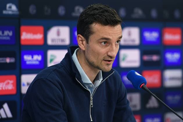 Vorstellung von Kees van Wonderen beim FC Schalke 04 am 07.10.2024 in der Veltins Arena in Gelsenkirchen Matthias Tillmann ( Vorstandsvorsitzender Schalke )