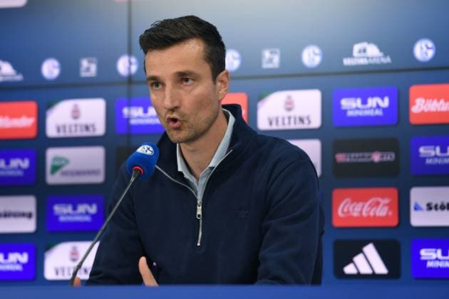 Vorstellung von Kees van Wonderen beim FC Schalke 04 am 07.10.2024 in der Veltins Arena in Gelsenkirchen Matthias Tillmann ( Vorstandsvorsitzender Schalke )