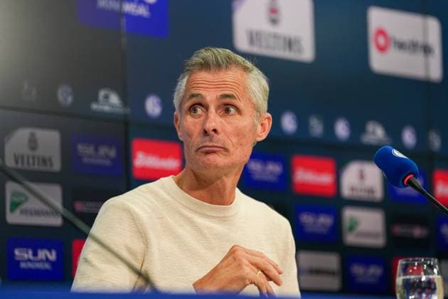 Fussball: Saison 2024 2025, 2. Bundesliga, FC Schalke 04, Vorstellung neuer Cheftrainer Kees van Wonderen (Schalke 04) bei seiner ersten Pressekonferenz in der Veltins-Arena (Gelsenkirchen) Gelsenkirchen Trainingsgelände Schalke 04 NRW Deutschland