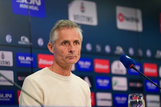 Fussball: Saison 2024 2025, 2. Bundesliga, FC Schalke 04, Vorstellung neuer Cheftrainer Kees van Wonderen (Schalke 04) bei seiner ersten Pressekonferenz in der Veltins-Arena (Gelsenkirchen) Gelsenkirchen Trainingsgelände Schalke 04 NRW Deutschland