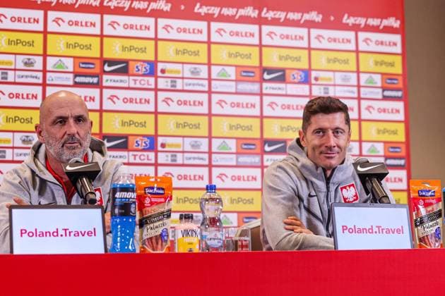 Sport Bilder des Tages 07.10.2024 WARSZAWA - WAWER DOUBLE TREE BY HILTON PILKA NOZNA (FOOTBALL) ZGRUPOWANIE REPREZENTACJI POLSKI KONFERENCJA PRASOWA REPREZENTACJI POLSKI NZ MICHAL PROBIERZ TRENER HEAD COACH SELEKCJONER REPREZENTACJI POLSKI, ROBERT LEWANDOWSKI FOTO LUKASZ GROCHALA CYFRASPORT NEWSPIX.PL --- Newspix.pl  20241007CSLG0002