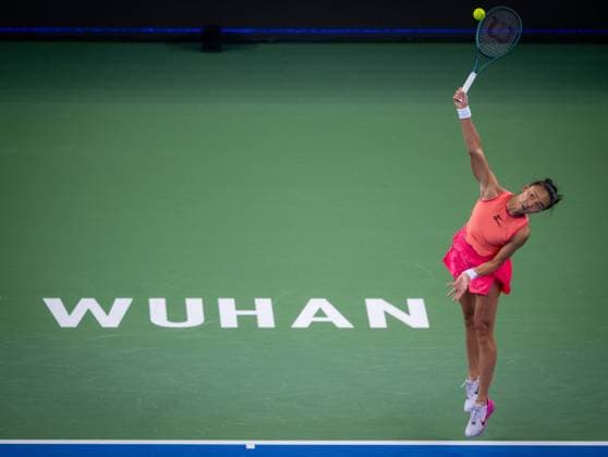 (241007) -- WUHAN, Oct. 7, 2024 -- Yuan Yue of China serves during the women s singles round of 64 match against Clara Burel of France at the 2024 Wuhan Open tennis tournament in Wuhan, capital of central China s Hubei Province, Oct. 7, 2024. ) (SP)CHINA-WUHAN-TENNIS-WUHAN OPEN-WOMEN S SINGLES (CN) HuxJingwen 