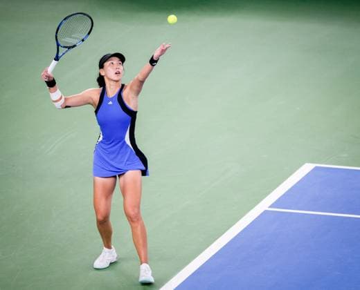(241007) -- WUHAN, Oct. 7, 2024 -- Wang Xinyu of China serves during the singles round of 64 match against Caroline Dolehide of the United States at the 2024 WTA, Tennis Damen Wuhan Open tennis tournament in Wuhan, capital of central China s Hubei Province, Oct. 7, 2024. ) (SP)CHINA-WUHAN-TENNIS-WTA-WUHAN OPEN-SINGLES (CN) HuxJingwen 
