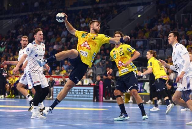 Bilder des Jahres 2024, Sport 10 Oktober Sport Bilder des Tages Torwurf von Steven Plucnar (Rhein-Neckar Loewen) Rhein-Neckar Loewen vs HSV Hamburg, Handball, 1. Bundesliga, 07.10.2024 Rhein-Neckar Loewen vs HSV Hamburg, Handball, 1. Bundesliga, 07.10.2024 Mannheim *** Goal throw by Steven Plucnar Rhein Neckar Loewen Rhein Neckar Loewen vs HSV Hamburg, Handball, 1 Bundesliga, 07 10 2024 Rhein Neckar Loewen vs HSV Hamburg, Handball, 1 Bundesliga, 07 10 2024 Mannheim Copyright: xEibner-Pressefotox EP_RWS